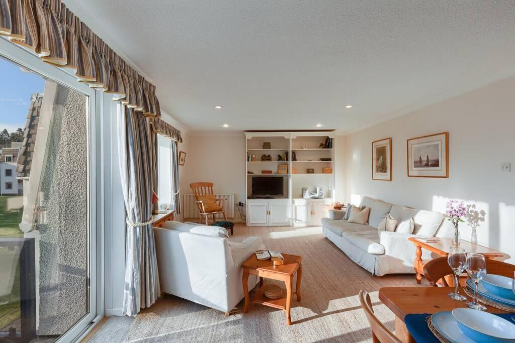 45 Guthrie Court, Fantastic Top Floor Apartment Next To Gleneagles Auchterarder Exteriör bild